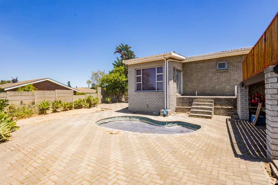 4 Bedroom Property for Sale in Blommendal Western Cape